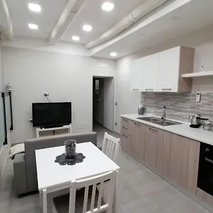https://monicas-house.hotels-amalfi.com