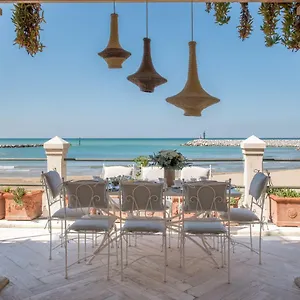 https://villa-galatea.it-tuscanyhotel.com